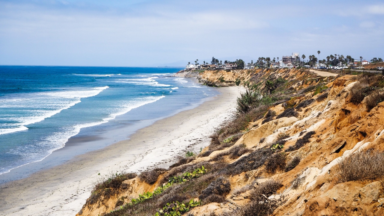 Carlsbad 5000- 5k participants gather at a cliff overlooking a beach and ocean.